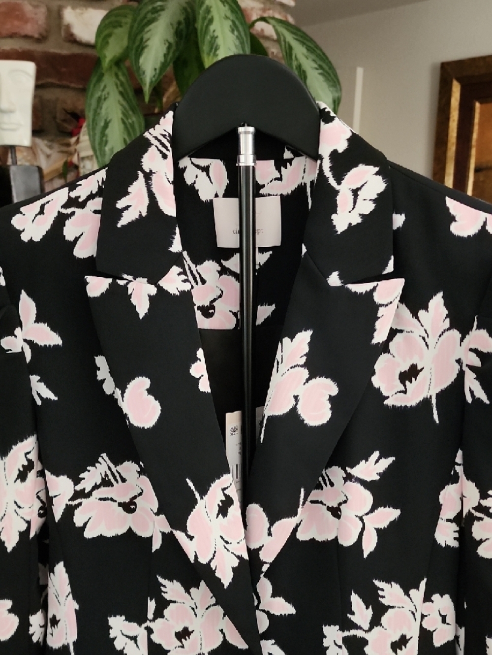 Cinq à Sept NWT Floral Blazer Size 2 Black Pink Tailored Jacket - Picture 3 of 13